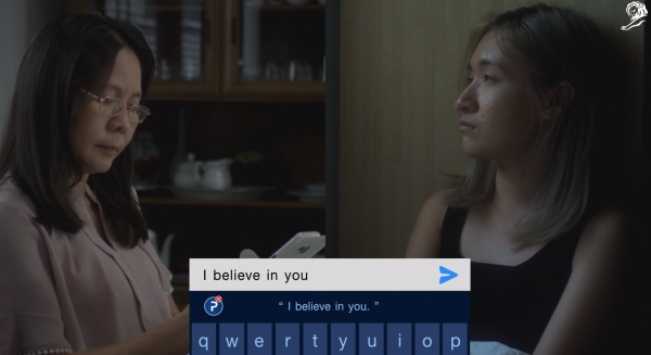 삼성의 '프레딕트 투 프리벤트' 앱을 통해 우울 감정으로 힘들어하는 딸에게 "나는 너를 믿어"라는 메시지를 보내는 엄마의 모습. ⓒCannes LIons